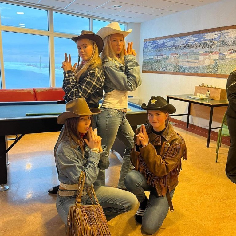 Kúrekar í unglingadeild
Bjarkey, Ingunn, Dagmar og Greta Berglind