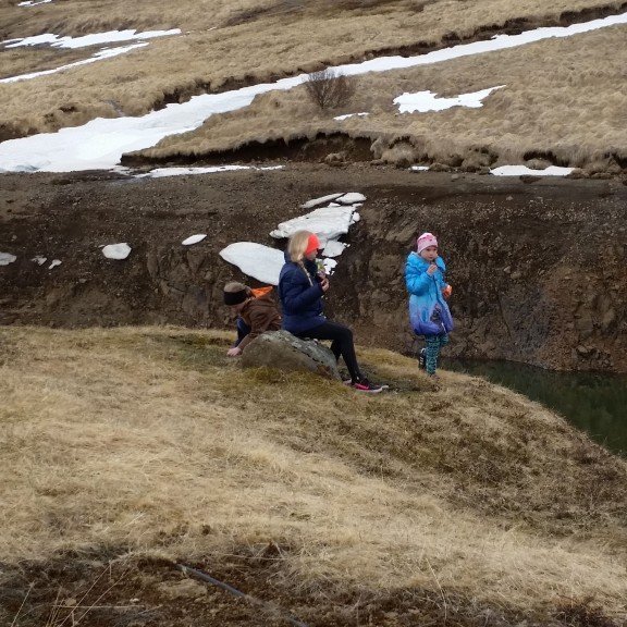 Verið að skoða Skeiðsfossvirkjun.