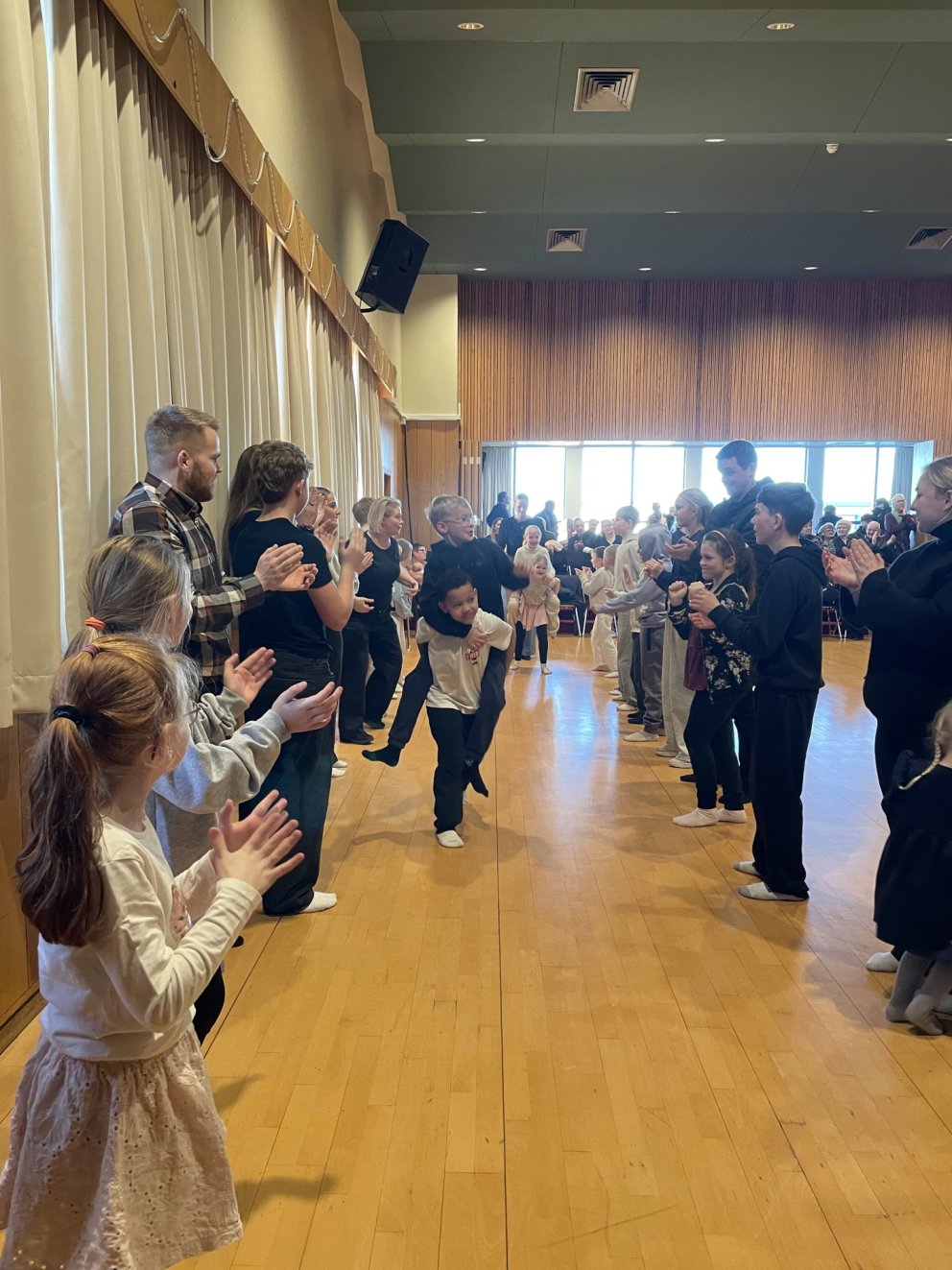 🎶💃 Frábær dansvika að baki – gleði, taktur og troðfullt hús! 🕺🎶