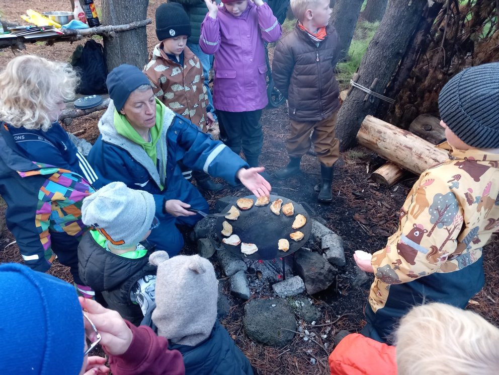 Nemendur í 1. og 2. bekk hafa brallað ýmislegt í skólanum í haust.