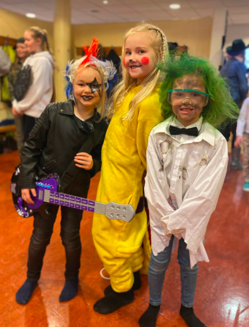 Öskudagur, Skíðaferð og hestanámskeið