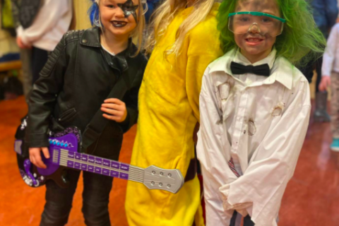 Öskudagur, Skíðaferð og hestanámskeið